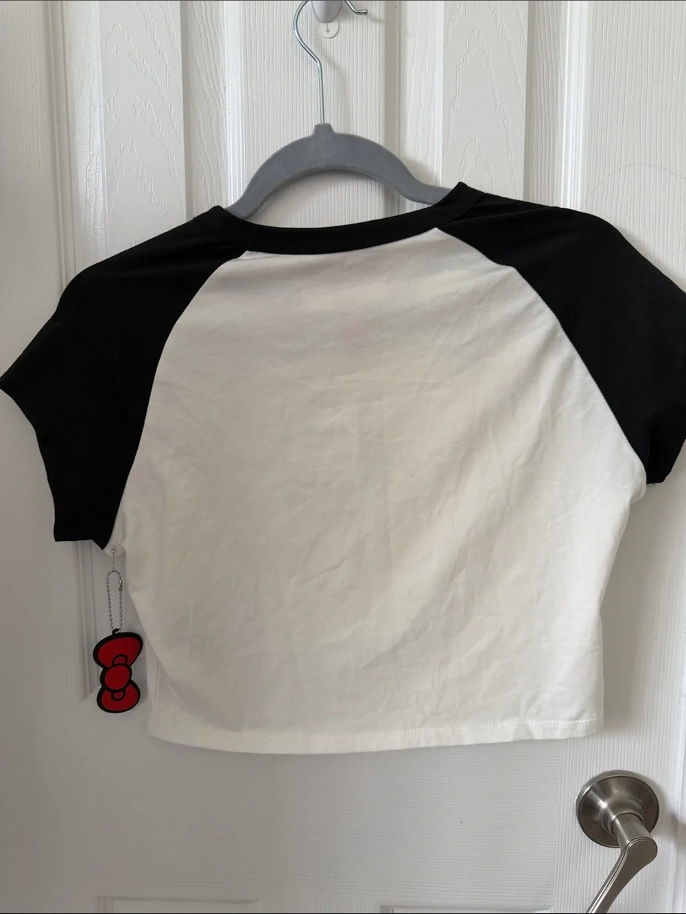 Hello Kitty and Friends karumi Crop Raglan Top with Black Sleeves and Pink Heart